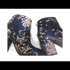 Floral Pattern Guess Booties